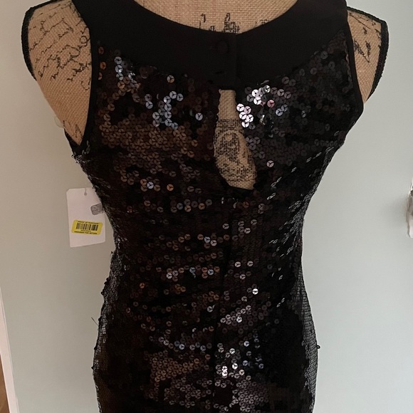 Black Dress - Picture 3 of 6